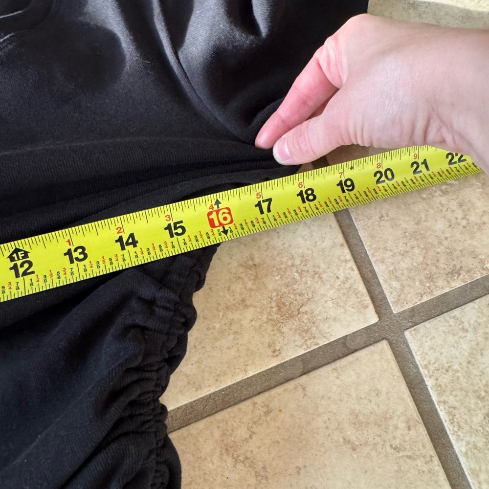 Good American Black Short Sleeve Ruched Tee - Picture 6 of 6